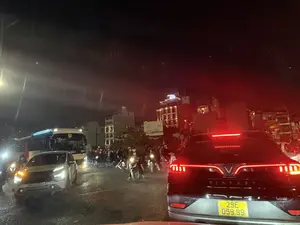 VINFAST 29E 059.99 XE HỢP ĐỒNG NƠI LƯU GIỮ KHOẢNH KHẮC VÀNG KHÁCH SẠN THANH VÂN。（日本語訳）。VINFAST 29E 059.99 契約車 黄金の瞬間を留める場所 タインヴァンホテル