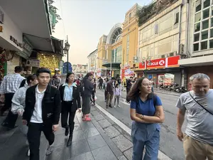 33 Tràng Tiền. KEM TRÀNG TIỀN. MỸ NGHỆ PHƯƠNG ĐÔNG. RẠP CÔNG NHÂN. HÀ NỘI. SỬ DỤNG SƠN FULIP TRÊN MỌI CÔNG TRÌNH. CIRCLE K. KARMART GALLERY. VIB.。（日本語訳）。チャンティエン通り33番地。チャンティエン・アイスクリーム。フンドン美術工芸品。コンニャン劇場。ハノイ。全ての工事にFULIP塗料を使用。サークルK。KARMARTギャラリー。VIB。