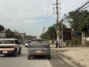 TẢN VIÊN 1 HOTEL. XE HỢP ĐỒNG. CÔNG TY TAXI. 0948143194. TAXI. 094814354. BIA HƠI HÀ NỘI. HABECO. QUÂY PHỤC BẠO. HOA. ĐT: 0501. 30L 706.54. VF3. 29E 277.21. VF5.。（日本語訳）。タンビエン1ホテル。契約車。タクシー会社。0948143194。タクシー。094814354。ハノイ生ビール。ハベコ。クアイ・フック・バオ。花。電話: 0501。30L 706.54。VF3。29E 277.21。VF5。