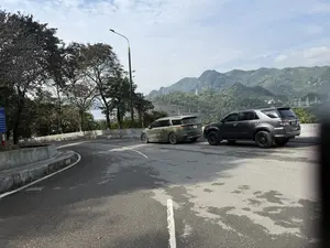 Đèo Thung Khe (Đèo Đá Trắng)（トゥンケー峠 / 白い石の峠）