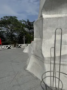 Tượng đài Bác Hồ trên công trình thủy điện Hòa Bình（ホアビン水力発電所のホー・チ・ミン像）