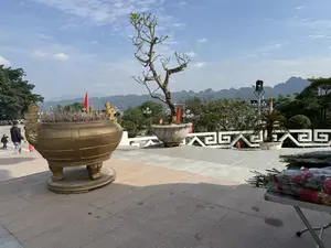 Tượng đài Bác Hồ trên công trình thủy điện Hòa Bình（ホアビンダムのホー・チ・ミン主席像）