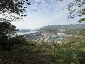 THỦY ĐIỆN HÒA BÌNH。EVN。（日本語訳）。ホアビン水力発電所。ベトナム電力公社