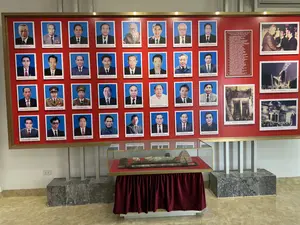 Bảo tàng Nhà máy Thuỷ điện Hoà Bình（ホアビン水力発電所博物館の功労者肖像写真展示）