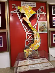 HỆ THỐNG TRUYỀN TẢI ĐIỆN CÔNG TY ĐIỆN LỰC HÒA BÌNH（ホアビン電力会社の送電システム展示パネル）