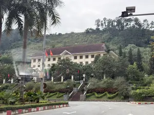 Trụ sở Tỉnh ủy, HĐND, UBND tỉnh Hòa Bình（ホアビン省 党委員会・人民評議会・人民委員会合同庁舎）