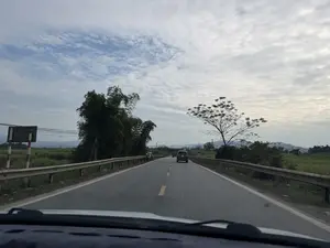 SƠN LA 211 Km。（日本語訳）。ソンラ 211km