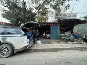 Hiếu Lan。KHUNG NHÔM CỬA KÍNH。PHỤ TÙNG MÁY NỔ, MÁY NÔNG NGHIỆP。SỬA CHỮA。MUA BÁN MÁY - PHỤ TÙNG MÁY NÔNG NGHIỆP。Ly Phong - Cao Phong - Hòa Bình。28A 191。（日本語訳）。ヒエウ・ラン。アルミフレームガラスドア。エンジン、農業機械の部品。修理。農業機械の機械・部品の売買。ホアビン省カオフォン県リーフォン。28A 191