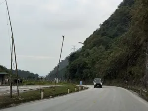 ĐÈO QUÁN NƯỚC NÓNG RỬA XE NƠI NGHỈ CHÂN ĂN UỐNG GIẢI LAO. MAI CHÂU TIẾN.。（日本語訳）。峠の茶屋 温水 洗車 休憩・飲食所。マイ・チャウ・ティエン。