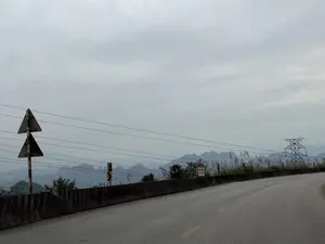 Km. 120。HÀ NỘI。120 Km。（日本語訳）。120km。ハノイ。120km