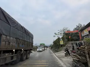 NHIỆT LIỆT CHÀO MỪNG ĐẠI HỘI ĐẠI BIỂU ĐẢNG BỘ TỈNH PHÚ THỌ LẦN THỨ I, NHIỆM KỲ 2025 - 2030。BIA HƠI SAIGON。SAIGON。ĐOÀN KẾT。ĐOÀN KẾT。ĐẠI ĐOÀN KẾT。Quán Thu Tịch。CHÁO。CƠM BÌNH DÂN。- CÁC MÓN XÀO。- THỊT THÚ RỪNG LÁ LỐT, HẤP。- LẨU GÀ, LỢN。- THỨC ĂN CHIM。77A-009.50。29-N1 271.19。（日本語訳）。フート省党委員会第一回代表大会（2025年～2030年任期）を熱烈に歓迎します。サイゴン生ビール。サイゴン。団結。団結。大団結。トゥー・ティック食堂。お粥。大衆食堂。- 各種炒め物。- ジビエのラロット葉包み、蒸し物。- 鶏鍋、豚鍋。- 鳥の餌。77A-009.50。29-N1 271.19