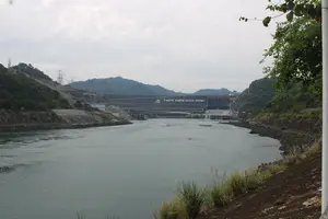 EVN THỦY ĐIỆN HÒA BÌNH。（日本語訳）。EVNホアビン水力発電