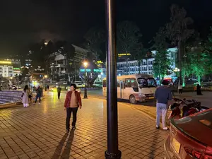 SAPA MELODY HOTEL。THE FOG SAPA。MASSAGE ĐÁ NÓNG - XÔNG HƠI。24B-001.99。038.90。（日本語訳）。サパ・メロディー・ホテル。ザ・フォグ・サパ。ホットストーンマッサージ - サウナ。24B-001.99。038.90