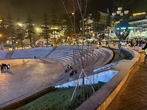 Quảng trường Sa Pa（サパ広場）