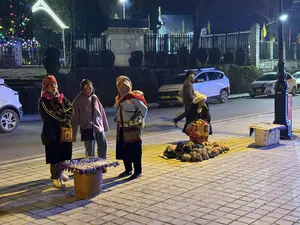 NHÀ THỜ SA PA。21H-031.33。（日本語訳）。サパ教会。21H-031.33