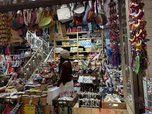 Chàm Coffee。KHĂN THỔ CẨM。35.000₫。Việt Nam。Túi Thêu。SAFARM。Đặc sản SaPa。CHẤT TỪ HẠT。BAVI。80.000₫。245.000₫。105.000₫。75.000₫。95.000₫。85.000₫。50.000₫。320.000₫。126.000₫。（日本語訳）。チャムコーヒー。錦織スカーフ。35,000₫。ベトナム。刺繍バッグ。SAFARM。サパ特産品。豆からの品質。BAVI。80,000₫。245,000₫。105,000₫。75,000₫。95,000₫。85,000₫。50,000₫。320,000₫。126,000₫