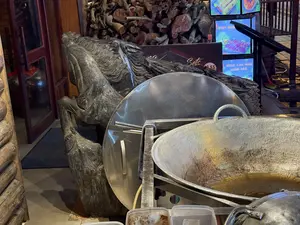 THỊT NGU...。NGỰA XÀO MĂM HÀNH BÀO。（日本語訳）。馬肉...。馬肉と筍の薄切りネギ炒め