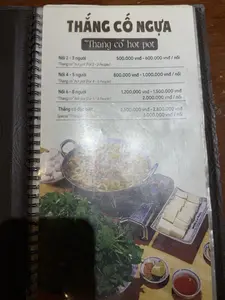 THẮNG CỐ NGỰA。Nồi 2 - 3 người。500.000 vnđ - 600.000 vnđ / nồi。Nồi 4 - 5 người。800.000 vnđ - 1.000.000 vnđ / nồi。Nồi 6 - 8 người。1.200.000 vnđ - 1.500.000 vnđ。2.000.000 vnđ / nồi。Thắng cố đặc biệt。2.500.000 vnđ - 2.800.000 vnđ。3.000.000 vnđ / nồi。Thắng cố A Quỳnh。（日本語訳）。馬のタンコー。2～3人前鍋。500,000ベトナムドン - 600,000ベトナムドン / 鍋。4～5人前鍋。800,000ベトナムドン - 1,000,000ベトナムドン / 鍋。6～8人前鍋。1,200,000ベトナムドン - 1,500,000ベトナムドン。2,000,000ベトナムドン / 鍋。スペシャルタンコー。2,500,000ベトナムドン - 2,800,000ベトナムドン。3,000,000ベトナムドン / 鍋。ア・クインのタンコー