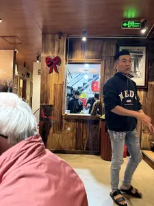 LỐI THOÁT。（日本語訳）。逃げ道