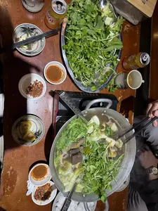 HÀ NỘI BIA THƯƠNG HIỆU QUỐC GIA VIỆT NAM TỰ HÀO BIA VIỆT。（日本語訳）。ハノイビール ベトナム国家ブランド 誇り高きベトナムビール