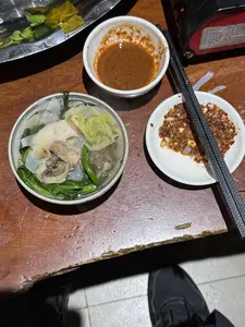 Tên hàng hóa : Bếp gas Mini Na。Sử dụng gas : Lon gas Mini Nav。Công suất tối đa: 2.6 kW (2200 kcal。Tính năng an toàn: Van ngắt gas an to。Trọng lượng bếp: 1.3 kg。Kích thước bếp 98 x 334 x 280 mm (。Sản xuất tại: CTY Cổ Phần Thiết Bị Nha Ba。Lô I1-28, đường CN1, KCN Tân Bình, Q Tân Pt。（日本語訳）。商品名：ミニガスコンロ Na。使用ガス：ミニガスボンベ Nav。最大出力：2.6 kW (2200 kcal。安全機能：安全ガス遮断弁。コンロの重量：1.3 kg。コンロのサイズ 98 x 334 x 280 mm (。製造元：Nha Ba設備株式会社。ロット I1-28、CN1通り、タンビン工業団地、タンPt区