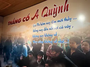 THẮNG CỐ A Quỳnh（タンコー・ア・クイン / サパの名物料理店の壁の装飾）