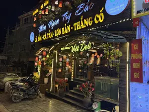 Quán Nướng Việt Deli / Món Ngon Tây Bắc - THẮNG CỐ（レストラン「ヴィエットデリ」 / 北西部名物料理・タンコー / サパ）