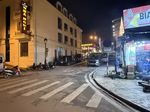 NHÀ NGHỈ。HÀ HÀNG CỦ TỶ。BIA。VIỆT。BIA VIỆT。ĐỒ NƯỚNG。THẮNG CỐ。（日本語訳）。宿。ハ・ハン・ク・ティ。ビール。ベト。ビア・ベト。焼き物。タンコー