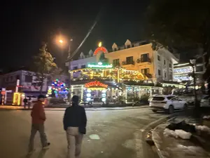 NHÀ HÀNG LAMOUR COFFEE & RESTAURANT。（日本語訳）。ラムール コーヒー＆レストラン