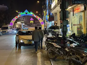 Chương trình ưu đãi đặc biệt giảm giá 10-30% các dịch vụ。KAFA Café。TAXI GREEN。24H 017.81。（日本語訳）。特別優待プログラム 各サービス10～30%割引。KAFAカフェ。TAXI GREEN。24時間 017.81