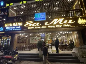 CÁ HỒI。CÁ TẦM。LỢN BẢN。DU LỊCH VIỆT NAM。NỐI LÁI XE DU LỊCH VIỆT NAM。NHỮNG NGƯỜI BẠN。ĐOÀN KẾT - HỖ TRỢ - CHIA SẺ。NHÀ HÀNG Sa Mu。Tinh hoa ẩm thực Tây Bắc。ĐC: 086 NGŨ CHỈ SƠN。ĐT: 0975 055 099。NHÀ HÀNG Sa Mu。XUÂN HÒA PHÁT。086。NGŨ CHỈ SƠN。（日本語訳）。サーモン。チョウザメ。地元の豚。ベトナム旅行。ベトナム旅行ドライバーをつなぐ。仲間たち。団結 - 支援 - 共有。Sa Mu レストラン。西北地方の食の神髄。住所: 086 グーチーソン。電話: 0975 055 099。Sa Mu レストラン。XUÂN HÒA PHÁT。086。グーチーソン