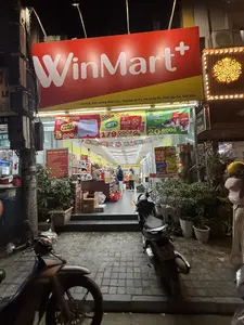 CỬA HÀNG TIỆN LỢI WINMART+（コンビニ「ウィンマートプラス」 / サパ、ディエンビエンフー通り668番地）
