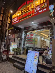 Phuong Linh. TẮM LÁ THUỐC DAO ĐỎ. 070 LƯƠNG ĐỊNH CỦA. 0967 999 328. Kiều Hương. Chuyên. GỘI ĐẦU. MASSAGE. TẨM QUẤT. TẮM LÁ TƯƠI DAO ĐỎ. Lý Dao. Cơ Sở Duy Nhất Tại SaPa. TẮM LÁ TƯƠI DAO ĐỎ. 72 Lương Định. 0963.234.09. MASSAGE PHƯƠNG LINH. 70 Lương Định Của - Sa Pa. ĐT: 0972 752 012. NGÂM CHÂN LÁ THUỐC DAO ĐỎ 50k. TẮM LÁ THUỐC TƯƠI DAO ĐỎ 150k. MASSAGE CHÂN 30' 150k. 45' 200k. MASSAGE ĐẦU, VAI, CHÂN 45' 240k. 60' 270k. MASSAGE TOÀN THÂN 45' 260k. 60' 300k. 90' 400k. MASSAGE TOÀN THÂN VỚI ĐÁ NÓNG HOẶC GIÁC HƠI 60' 380k. 90' 480k. COMBO TẮM LÁ THUỐC TƯƠI + MASSAGE TOÀN THÂN 45'. 60' 390k. 90' 430k. COMBO TẮM LÁ THUỐC TƯƠI + MASSAGE TOÀN THÂN VỚI ĐÁ NÓNG HOẶC GIÁC HƠI 60' 530k. 90'. CHÀ GÓT CHÂN 500k. 600k. GỘI ĐẦU MASSAGE VAI, GÁY 200k. 220k. GỘI ĐẦU THƯỜNG. GỘI ĐẦU CẶP 80k. 100k. 100k. Quý khách sử dụng dịch vụ sau 23h30. VNPT. 070. Bình an là tự do.。（日本語訳）。フオン・リン。赤ザオ族の薬草風呂。ルオン・ディン・クア通り 070番地。0967 999 328。キエウ・フオン。専門。シャンプー。マッサージ。マッサージ。赤ザオ族の生薬草風呂。リー・ザオ。サパで唯一の施設。赤ザオ族の生薬草風呂。ルオン・ディン通り 72番地。0963.234.09。マッサージ フオン・リン。サパ、ルオン・ディン・クア通り 70番地。電話: 0972 752 012。赤ザオ族の薬草足湯 5万ドン。赤ザオ族の生薬草風呂 15万ドン。フットマッサージ 30分 15万ドン。45分 20万ドン。頭・肩・足マッサージ 45分 24万ドン。60分 27万ドン。全身マッサージ 45分 26万ドン。60分 30万ドン。90分 40万ドン。ホットストーンまたはカッピング付き全身マッサージ 60分 38万ドン。90分 48万ドン。コンボ 生薬草風呂 + 全身マッサージ 45分。60分 39万ドン。90分 43万ドン。コンボ 生薬草風呂 + ホットストーンまたはカッピング付き全身マッサージ 60分 53万ドン。90分。かかと角質ケア 50万ドン。60万ドン。シャンプー、肩・首筋マッサージ 20万ドン。22万ドン。通常シャンプー。ペアシャンプー 8万ドン。10万ドン。10万ドン。お客様は23時30分以降にサービスをご利用になります。VNPT。070。平安は自由なり。