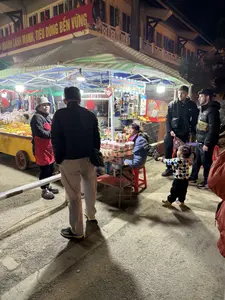 DOANH LÀNH MẠNH, TIÊU DÙNG BỀN VỮNG。ĐẶC SẢN BÁNH TRÁNG NƯỚNG PHÔ MAI GÓT BÀO。（日本語訳）。健全なビジネス、持続可能な消費。特産 ゴットバオチーズ焼きライスペーパー