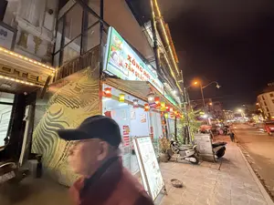 HOTEL。Trung Huyền Hotel。Vân Anh Spa。XÔNG HƠI - MASSAGE。TẨM QUẤT。ĐC。Nối mi。Uốn mi。MASSAGE。GỘI ĐẦU。Vân Anh Spa。MENU - BẢNG GIÁ。SHIPPER ĐI LÀM NGAY。CẦN LÁI XE。（日本語訳）。ホテル。チュン・フエン・ホテル。ヴァン・アイン・スパ。サウナ - マッサージ。伝統マッサージ。住所。まつげエクステ。まつげパーマ。マッサージ。シャンプー。ヴァン・アイン・スパ。メニュー - 価格表。配達員、即日勤務可。運転手募集