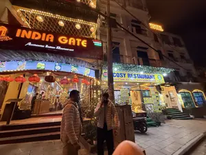 BANH CUON GIA TRUYEN。Con Su。BANH CUON QUANG CHAU。BUN CHA。BUN HAI SAN。CHAO HAI SAN。BUN SUON。（日本語訳）。秘伝のバインクオン。コンスー。広州風バインクオン。ブンチャー。海鮮ブン。海鮮粥。スペアリブのブン