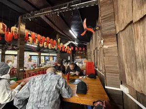 PHỐ GIA TRUYỀN CÒN SUI GIA TRUYỀN CON SUI。（日本語訳）。家伝の通り、姻戚もいる、コンスイに伝える