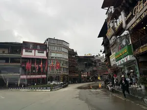 THẮNG CỐ A QUỲNH / Lẩu Cá Tầm Sapa（タンコー・ア・クイン / サパのチョウザメ鍋の看板）