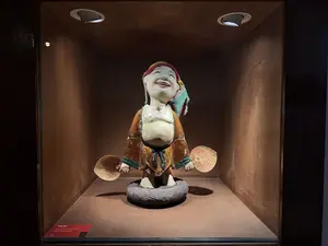 Ông địa。Ong dia。Ong dia。Hà Nội。（日本語訳）。土地の神様。オンディア。オンディア。ハノイ