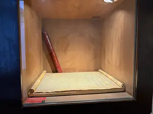 Sắc phong。niên hiệu Khải Định, 1924。Ha Noi。（日本語訳）。勅封。啓定（カイディン）年号、1924年。ハノイ