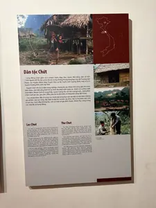 人口は6,000人を超え、主にクアンビン省のミンホア県、トゥエンホア県、ボーチャック県、およびハティン省のフオンケー県に居住している。チュット語はオーストロアジア語族のベト・ムオン語派に属する。主な食糧作物はトウモロコシ、キャッサバ、米、および各種の塊茎類である。チュット族は狩猟に長けている。彼らは犬を仲間として、また狩りの際の有能な助っ人として飼育している。キャッサバ餅やトウモロコシ餅の他に、人々は他の多くのユニークな料理も作る。各村の長は村長（長老）である。婚姻の対象となる組み合わせは、姉の息子と弟の娘である。チュット族の家族は小家族制で、父権制であり、非常に強固である。葬儀や結婚の風習は簡素だが厳粛である