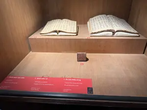 Sách xem vạn niên。Dao (Quân chẹt)。Thái Nguyên。Sách mẫu sớ。Dao (Cóc mùn)。Tuyên Quang。Ấn của thầy cúng。Dao (Dao Họ)。Lào Cai。（日本語訳）。万年暦。ザオ族（クアンチェット）。タイグエン省。上奏文の帳面。ザオ族（コックムン）。トゥエンクアン省。祈祷師の印鑑。ザオ族（ザオホー）。ラオカイ省