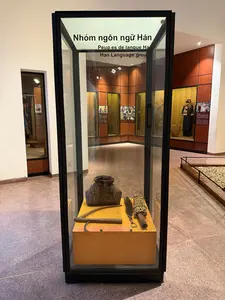 Nhóm ngôn ngữ Hán。Hái giật héo。Gia thong ca。Bao dao。Chui tuy 19。（日本語訳）。漢語派。摘み、引き、枯れる。家族、松、歌。新聞、島。潜り込む、しかし、19