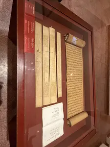 Kinh Coran。Sách lá buông。Tra Vinh。Sách chữ Hoa。TP. Hồ Chí Minh。（日本語訳）。コーラン経典。貝葉の経典。チャーヴィン省。漢字の書物。ホーチミン市