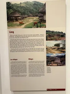 タイ族、タイー族、ヌン族の村は、通常、小集落や村落に分かれている。住民の大部分は谷間や小川沿いに集落群を形成して集中して生活している。ザライ族、エデ族、ムノン族、バナ族などの一部の民族にとって、村は自治的な経済単位であり、小さな社会である。各村には、村人のあらゆる重要事項を解決するための共同のロンハウス（集会所）があり、村を運営するための威信ある長老（村長）がいる。多くの場所では、各村には村人を守り、保護するための聖なる森がある。南部（西南地方）のクメール人の村には、寺院や集会所がある場所もあり、それは居住単位、非公式な行政単位としか見なせない。北部山岳地帯では、チベット・ビルマ語派、モン・クメール語派、モン・ヤオ語派に属するほとんどの民族は、家族単位で、山腹に一軒か二軒の家で分散して居住している