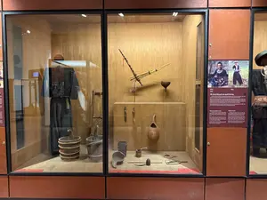 この儀式の後、少年は真の大人と見なされ、社会における地位を得て、共同体の仕事に参加できるようになり、死後は先祖として祀られます。それは祭りや正月、結婚式などの機会に食前菜として、また祭祀における供物として、そしてコミュニケーションの手段として用いられます