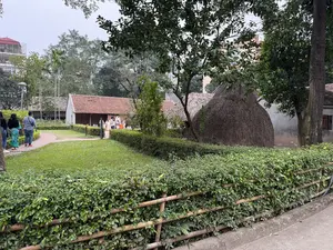 画像からは看板の文字を判読できません