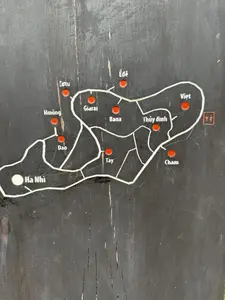 Cotu。Êđê。Viet。Hmông。Giarai。Bana。Thủy đình。Ha Nhi。Dao。Tày。Cham。（日本語訳）。コトゥ族。エデ族。ベト族（キン族）。モン族。ジャライ族。バナ族。水上人形劇場。ハニ族。ザオ族。タイー族。チャム族