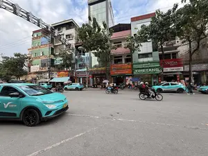 XANH SM. 24H 021.07. TAXI. VIỆT QUANG. BÁNH HẠT DẺ. PHỞ BÒ. MLC. 0967 44 00 44 - 13035905568. VISA - WECHAT - ALIPAY. CHI NHÁNH CÔNG TY CỔ PHẦN DỊCH VỤ ĐƯỜNG S... HOANG LAN HOTEL 1. CÔNG TY CP VẬN TẢI FUTA - HÀ SƠN. Hotline: 1900.6776. Niềm vui trên mọi hành trình. Đ/c: 025 Nguyễn Huệ, Lào Cai. BÁN VÉ XE KHÁCH. CHUYẾN: HÀ NỘI - LÀO CAI. BẮC NINH - CÁC GIẢI. YIHETANG. GIA NGUYỄN HUỆ. 1900999906. Viettel telecom. TẠP HÓA LAN AN (XIN CHÀO). ODER. 017 Nguyễn Huệ, Tổ 26, TP. Lào Cai. 0979 655 959. 1900 2069. TRUNG THUẬN CÀ PHÊ. TẠP HÓA. DỊCH VỤ CHUYỂN TIỀN WECHAT - ALIPAY. ODER HÀNG HÓA TAOBAO, 1688. LÀM SỔ THÔNG HÀNH - ĐĂNG KÝ KẾT HÔN. Taxi Sapa. An toàn - Tiện Lợi - Yên tâm. 0978 252 858.。（日本語訳）。XANH SM. 24H 021.07. タクシー. VIỆT QUANG. 栗まんじゅう. 牛肉フォー. MLC. 0967 44 00 44 - 13035905568. VISA - WECHAT - ALIPAY. 道路サービス株式会社支店... HOANG LAN HOTEL 1. FUTA - HÀ SƠN 運輸株式会社. ホットライン: 1900.6776. すべての旅に喜びを. 住所: 025 Nguyễn Huệ, Lào Cai. 長距離バスチケット販売. 路線: ハノイ - ラオカイ. バクニン - 各賞. YIHETANG. GIA NGUYỄN HUỆ. 1900999906. Viettel telecom. LAN AN 雑貨店 (こんにちは). ODER. 017 Nguyễn Huệ, 26組, ラオカイ市. 0979 655 959. 1900 2069. TRUNG THUẬN コーヒー. 雑貨店. WECHAT - ALIPAY 送金サービス. TAOBAO, 1688 商品注文. 通行証作成 - 婚姻登録. サパタクシー. 安全 - 便利 - 安心. 0978 252 858.