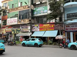 CÔNG TY CỔ PHẦN Đ/c: Số 015 Đ. Nguyễn Huệ P.Lào Cai TP. Lao ĐT: 0203 840 115, Fax: 0203 830491 MLC 0967 44 00 44 - 13035905568 VISA CÔNG TY LUẬT TNHH MTV QUỐC TẾ VIỆT THƯƠNG MẠI VÀ DỊCH VỤ DU LỊCH QUỐC TẾ QUANG TIẾN KHÁCH DU LỊCH TRUNG QUỐC, HỘ CHIẾU VIP MÁY BAY, VÉ TÀU HỎA TIỆN NHƯ COFFEE & FASTFOOD TRÀ - SINH TỐ NƯỚC ÉP - BÁNH MÌ Trà Coffee SIM VIỆT NAM - TRUNG QUỐC KÝ GỬI ĐỒ Đ/c: 017 NGUYỄN HUỆ - CỬA KHẨU LÀO CAI ĐT: 0916 3 PHỞ BÒ GIA TRUYỀN PHỞ XÀO NHÀ NGHỈ HOA PHƯỢNG ĐỎ Guest House Đ/c: 017 NGUYỄN HUỆ - CỬA KHẨU LÀO CAI Hoa Phượng ĐTVN: 0977 300 500 DTTQ KIM - SỮA CHỮA - NƯỚC MÍA PHỞ TÁI, NẠM, GẦU PHỞ XÀO, MÌ XÀO BÁNH MÌ CÔNG TY TNHH MỘT THÀNH VIÊN HÙNG VƯƠNG Taxi SAPA AN TOÀN - TIỆN LỢI - TIẾT KIỆM - CHUYÊN NGHIỆP BÁNH HẠT DẺ BÁN BUÔN - BÁN LẺ HẠT DẺ RANG - QUẢ ÓC CHÓ 019 Đ. NGUYỄN HUỆ - CỬA KHẨU LÀO CAI 0912.808.535 - 037.37.86.86.2 CHI NHÁNH CÔNG TY CỔ PHẦN DỊCH VỤ 009 Nguyễn Huệ - Phường Lào Cai - Tỉnh Lào Cai XANH SM 1900 2088 ROCK-KING COFFEE Cà phê sạch - Vì sức khỏe cộng đồng Chuyên cung cấp cà phê hạt, cà phê bột 0941 531553 VISA Coffee 24H 039.76 24H 040.24。（日本語訳）。株式会社 住所: 015号 グエン・フエ通り ラオカイ坊 ラオ市 電話: 0203 840 115, Fax: 0203 830491 MLC 0967 44 00 44 - 13035905568 ビザ VIET国際有限責任法律事務所（一人社員） QUANG TIEN国際旅行サービス貿易 中国人観光客、VIPパスポート 飛行機、鉄道の切符 COFFEE & FASTFOODのような便利さ お茶 - スムージー ジュース - バインミー お茶 コーヒー ベトナム - 中国 SIM 荷物預かり 住所: 017 グエン・フエ - ラオカイ国境ゲート 電話: 0916 3 家伝の牛肉フォー 焼きフォー HOA PHUONG DO ゲストハウス 住所: 017 グエン・フエ - ラオカイ国境ゲート Hoa Phượng ベトナム電話: 0977 300 500 中国電話 針 - 修理 - サトウキビジュース 半生牛肉、牛脇腹肉、牛ブリスケットのフォー 焼きフォー、焼きそば バインミー HUNG VUONG有限責任会社（一人社員） SAPAタクシー 安全 - 便利 - 節約 - プロフェッショナル 栗菓子 卸売 - 小売 焼き栗 - クルミ 019 グエン・フエ通り - ラオカイ国境ゲート 0912.808.535 - 037.37.86.86.2 サービス株式会社支店 009 グエン・フエ - ラオカイ坊 - ラオカイ省 XANH SM 1900 2088 ROCK-KING COFFEE クリーンなコーヒー - 地域社会の健康のために コーヒー豆、コーヒー粉の専門供給 0941 531553 VISA Coffee 24H 039.76 24H 040.24